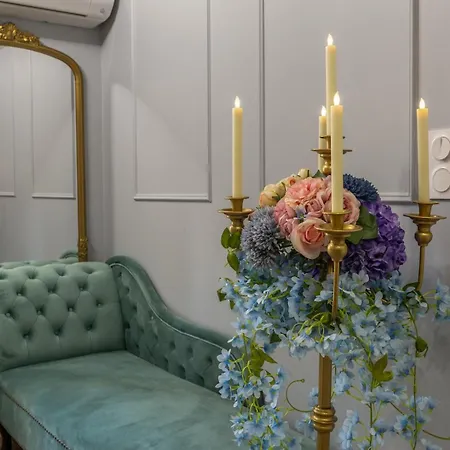 Loft - Lady Violet Bridgetown Balneo *