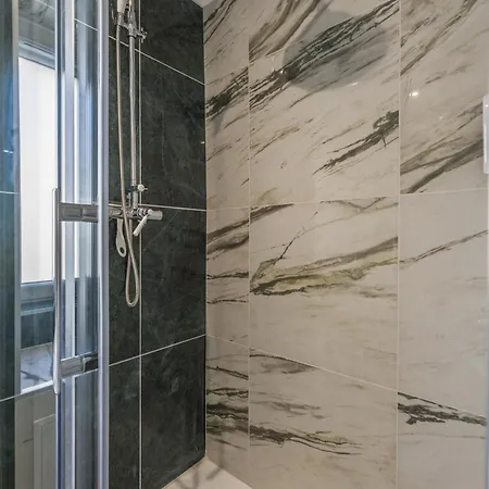 Loft - Lady Violet Bridgetown Balneo *